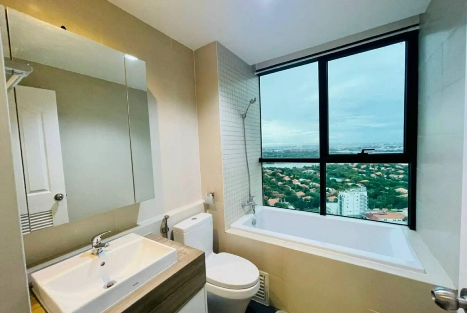 z2962211890979_c959b63efd9a77f2345bb7a406efdf3b-1170×785