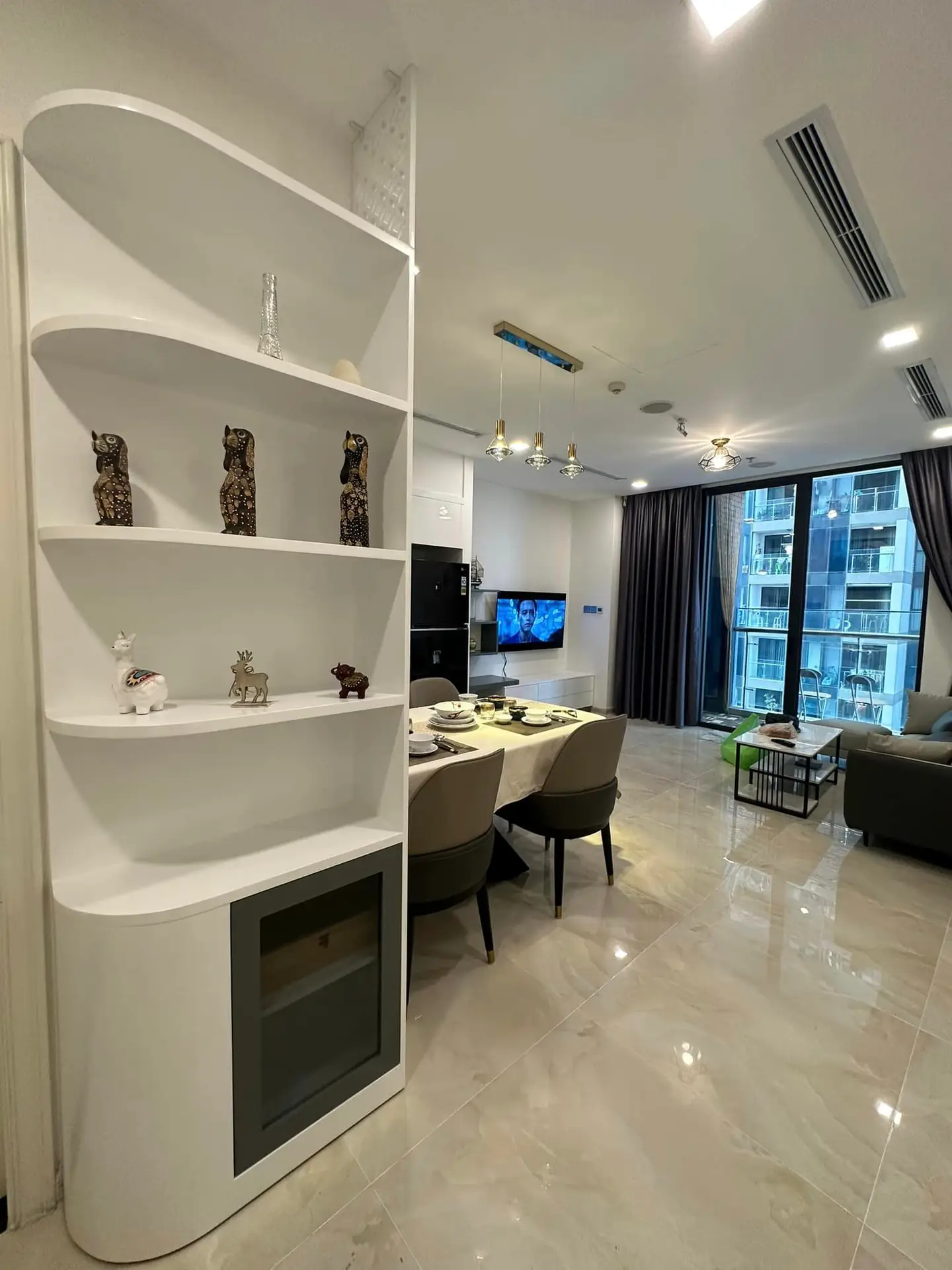 Vinhomes Golden River【2BED】ダイニング Vinhomes Golden River【2BED】ダイニング