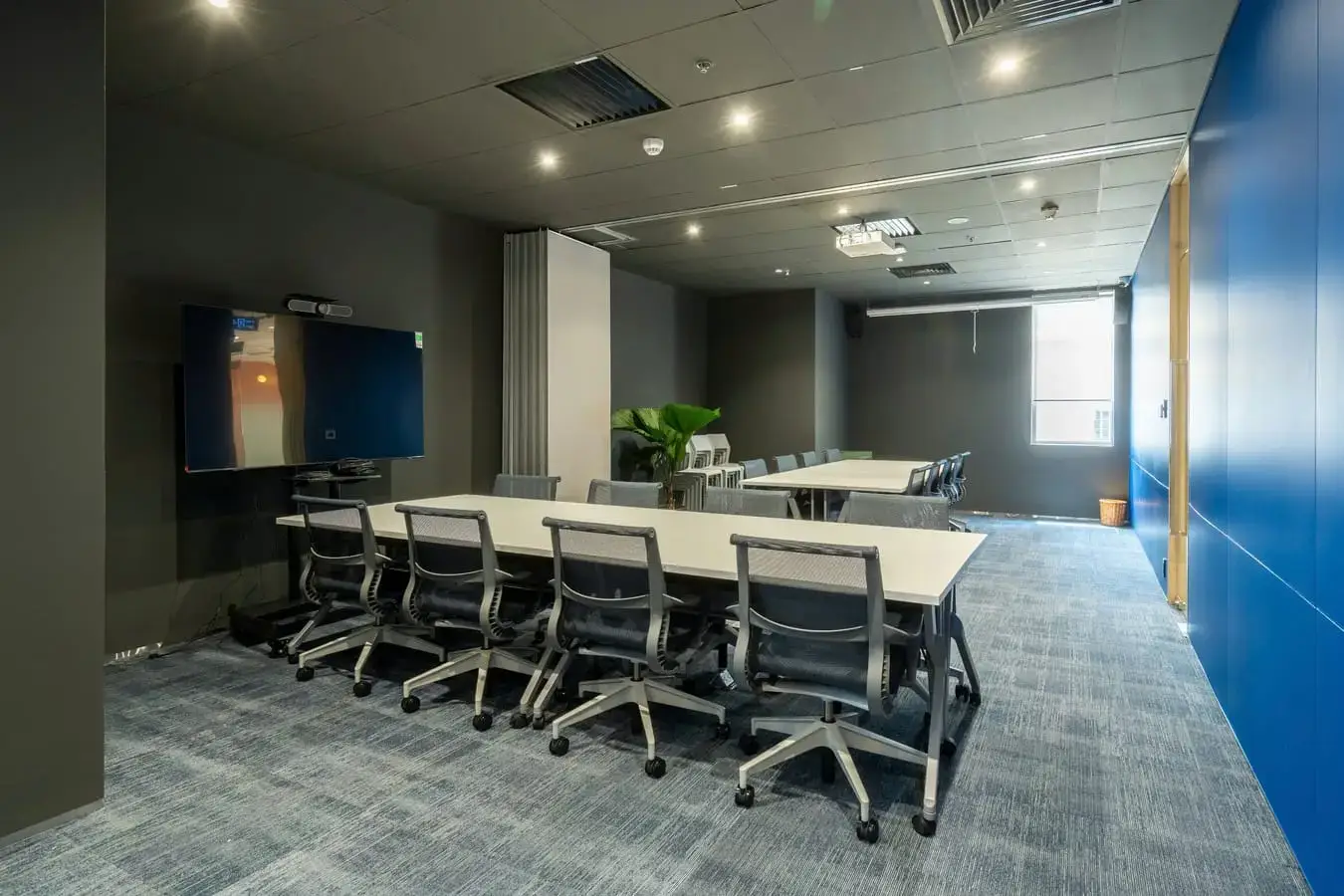 MTR (2) Beyondオフィスは会議室が充実