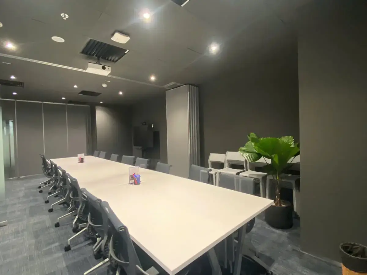 MTR (3) Beyondオフィスの会議室は大人数でもOK